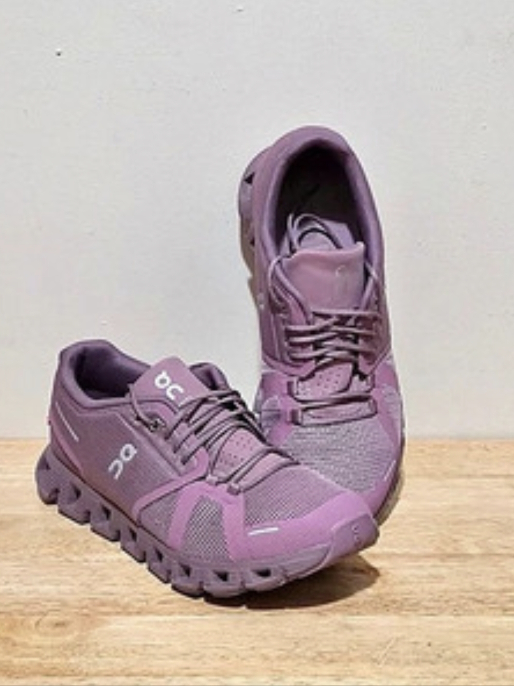 On Running Cloud 5 Women's / Fig Quartz Running Shoes Size 8.5/